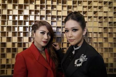 Art7wing : Lirik lagu Sang Penggoda dari Tata Janeeta feat Maia Estianty