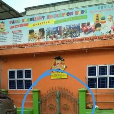 Art7wing : Gerbang Sekolah Langsung Tembus Tembok, Apa Benar Harry Potter  . . .